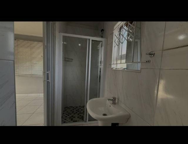 1 BEDROOM PROPERTY TO RENT IN BAYVIEW